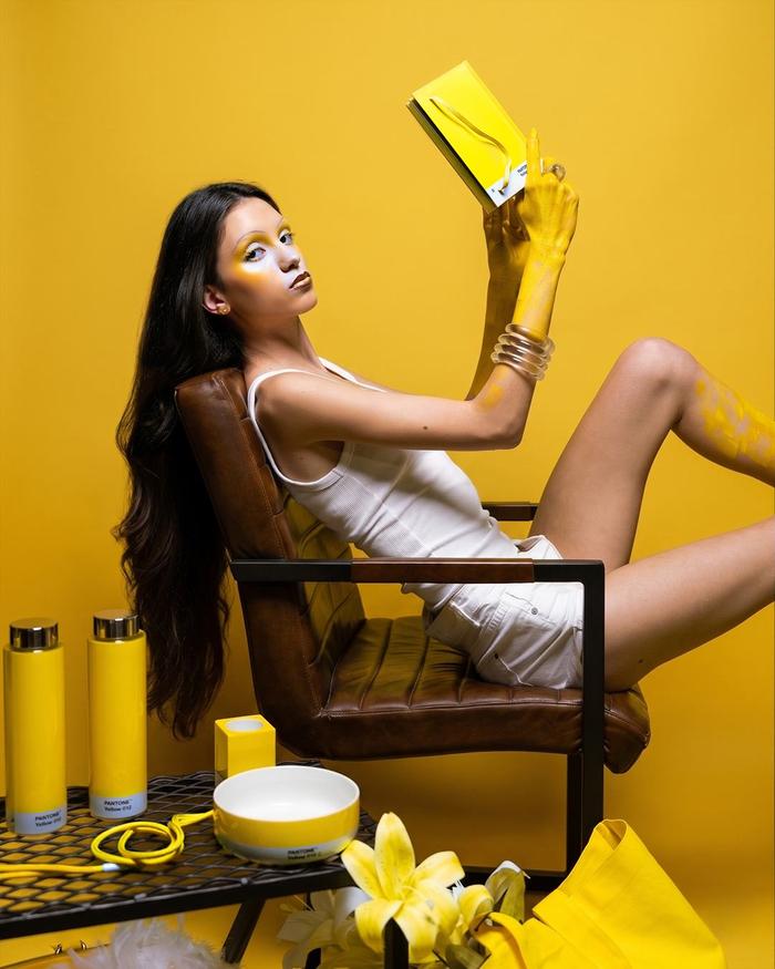 Pantone Yellow 012